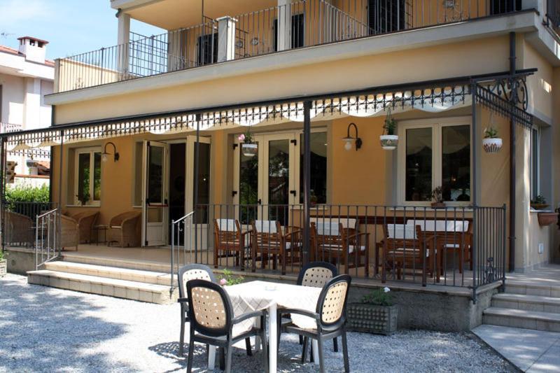 Hotel Apuana Марина-ди-Пьетрасанта Экстерьер фото