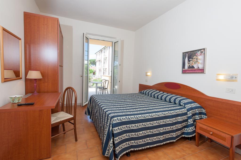 Hotel Apuana Марина-ди-Пьетрасанта Экстерьер фото